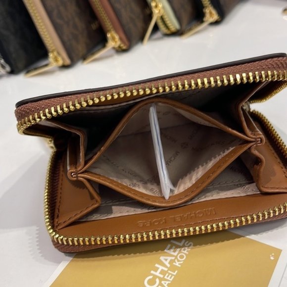 Michael Kors Jet Set Travel Medium Zip Around Card Case Vanilla - Picture 5 of 16